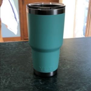 Yeti 30oz rambler tumbler